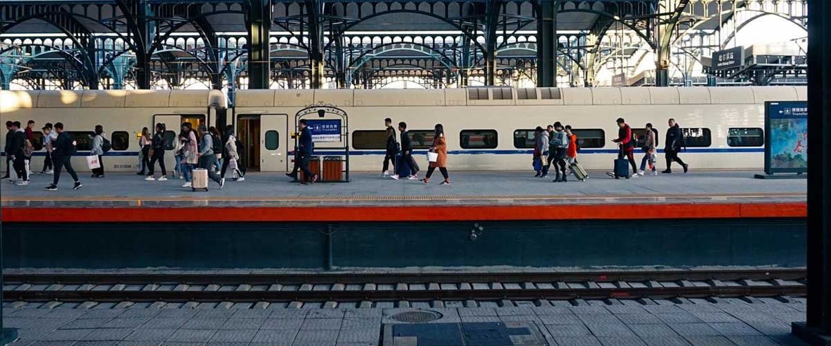 Taxi devant la gare SNCF de Clermont-Ferrand - Départ et arrivée